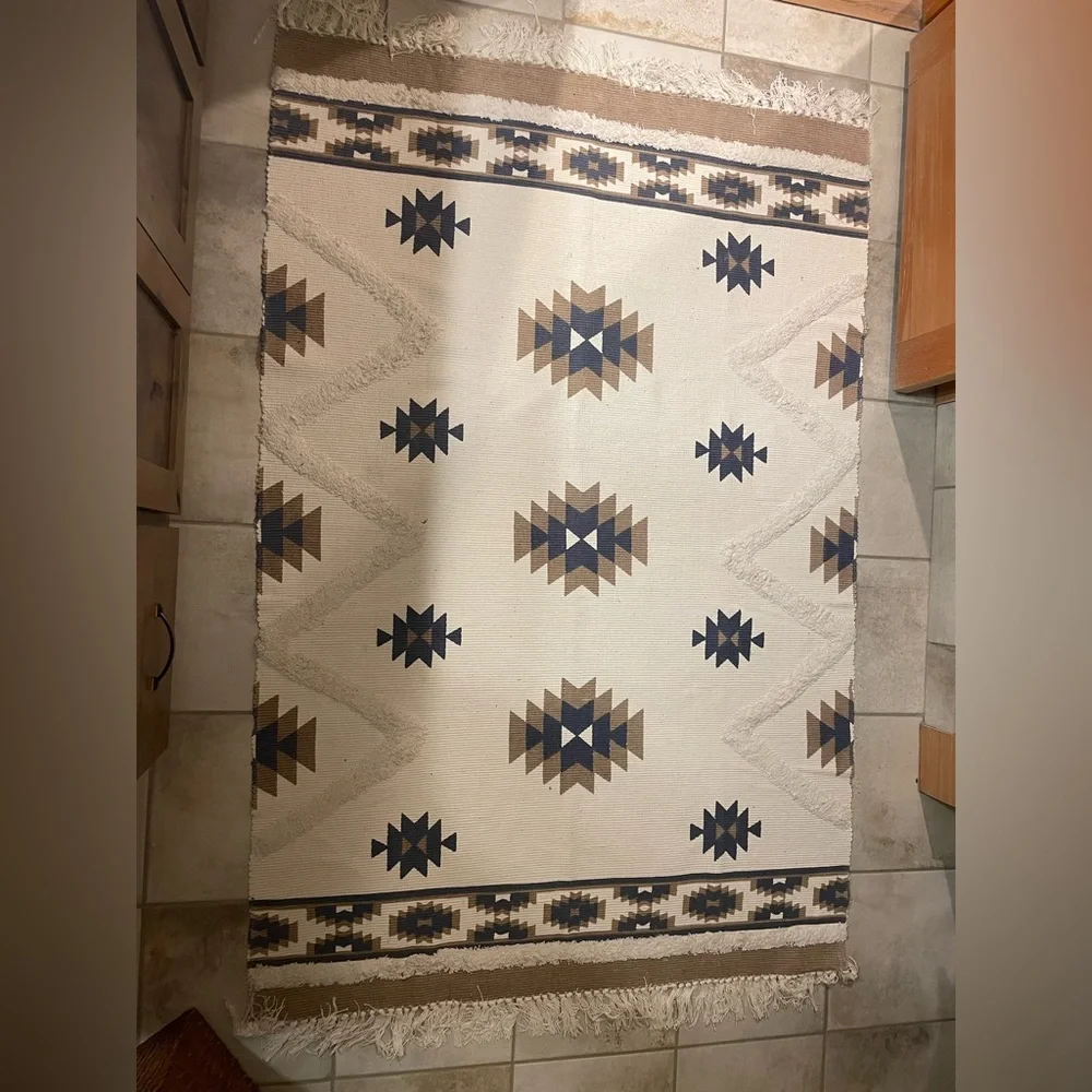 4x6 Rug - Picture 3 of 7